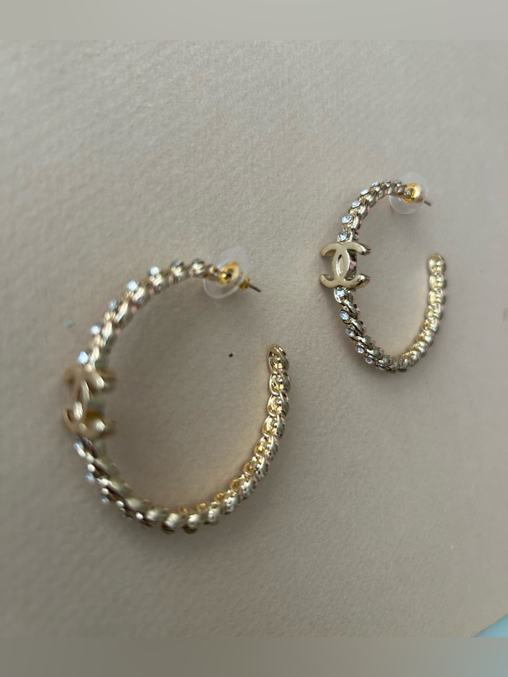 Chanel cc Hoop Earrings with Interlocking Logo Accent L21